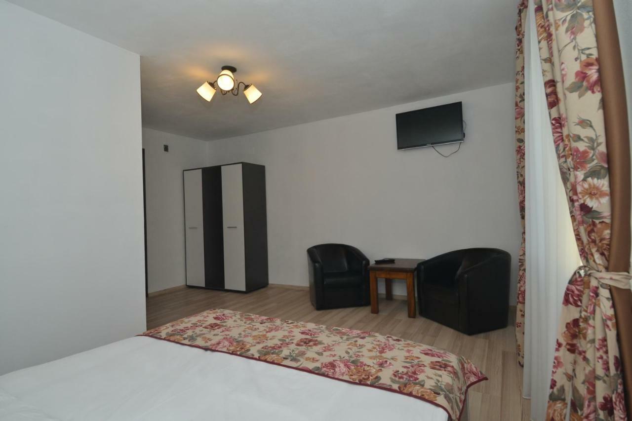 Hôtel Vila Mogan à Moieciu de Jos Extérieur photo