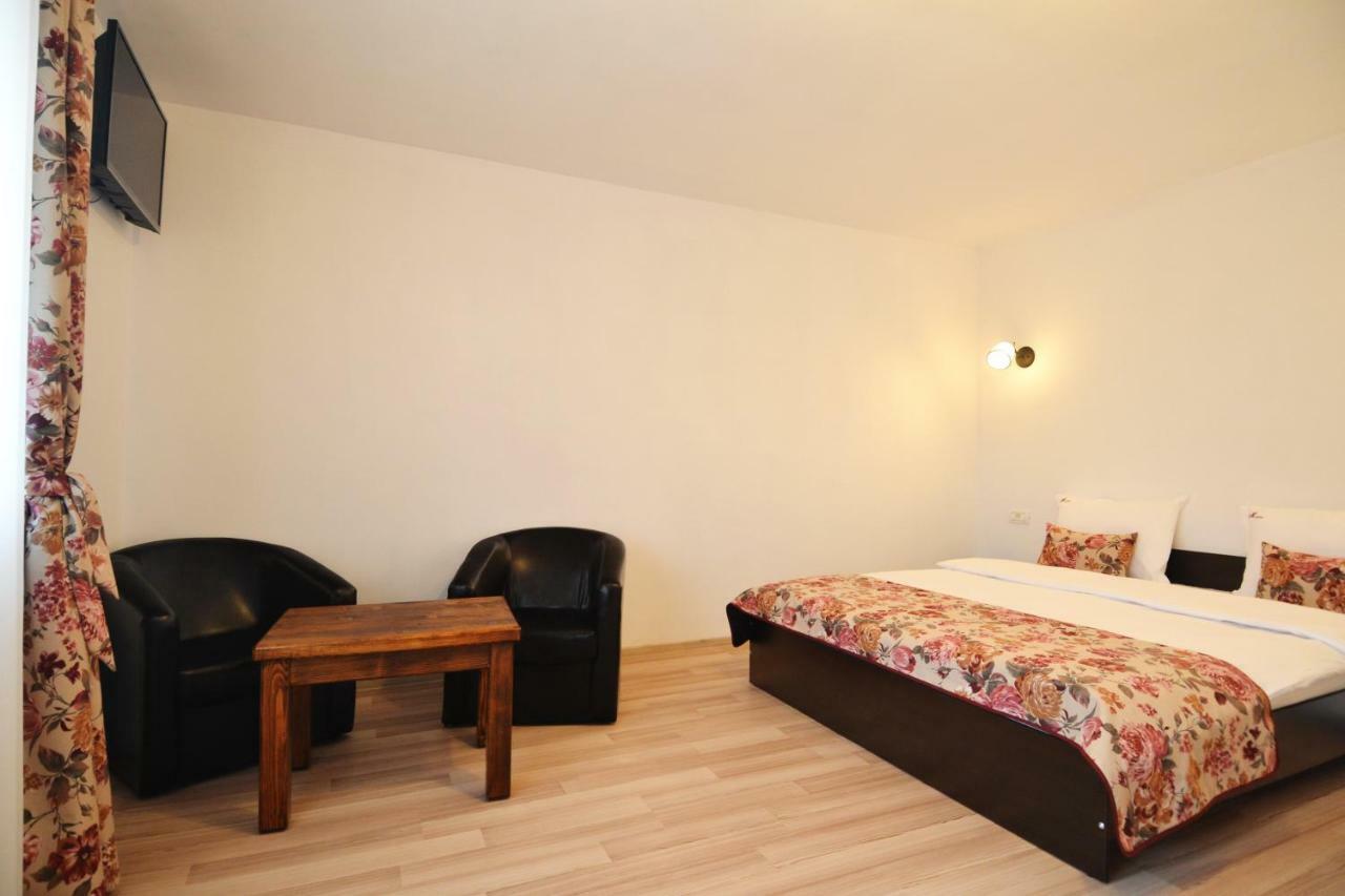 Hôtel Vila Mogan à Moieciu de Jos Extérieur photo